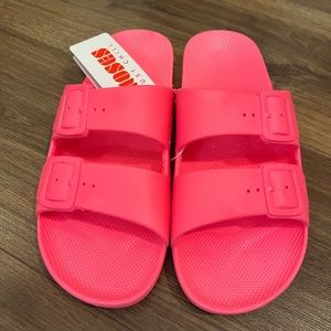 Freedom Moses Sandals in Glow